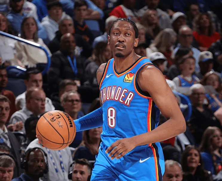 杰伦-威廉姆斯出战30分钟，投篮15中9得到20分3助攻2抢