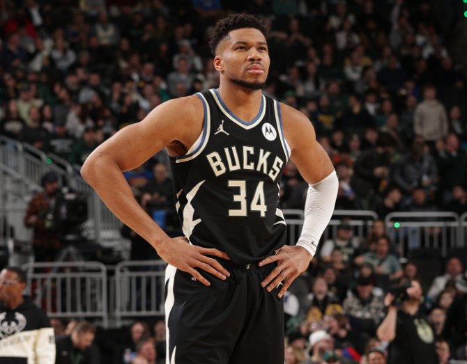 登录入口-字母哥22+13+7伤退！雄鹿无缘23分逆转残阵掘金 近8战6败